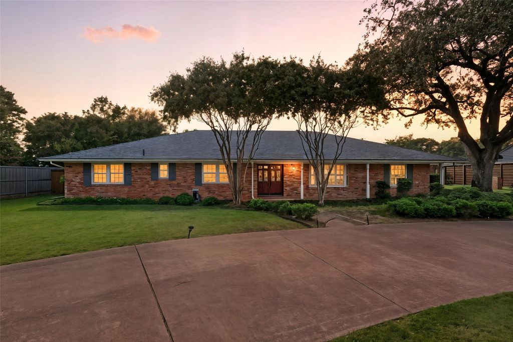 11321 Snow White Drive, Dallas, TX 75229