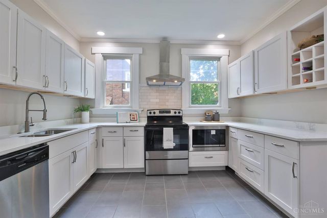 2915 Fischer Place, Cincinnati, OH 45211
