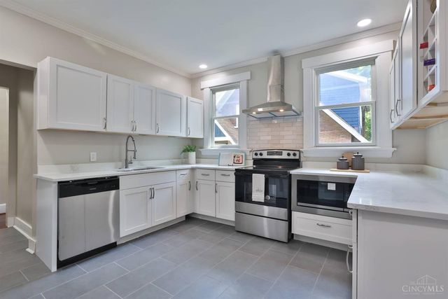 2915 Fischer Place, Cincinnati, OH 45211