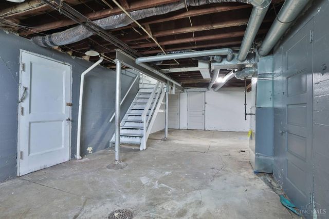 2915 Fischer Place, Cincinnati, OH 45211