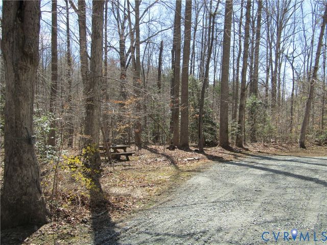5705 Community House Rd, Columbia, VA 23038