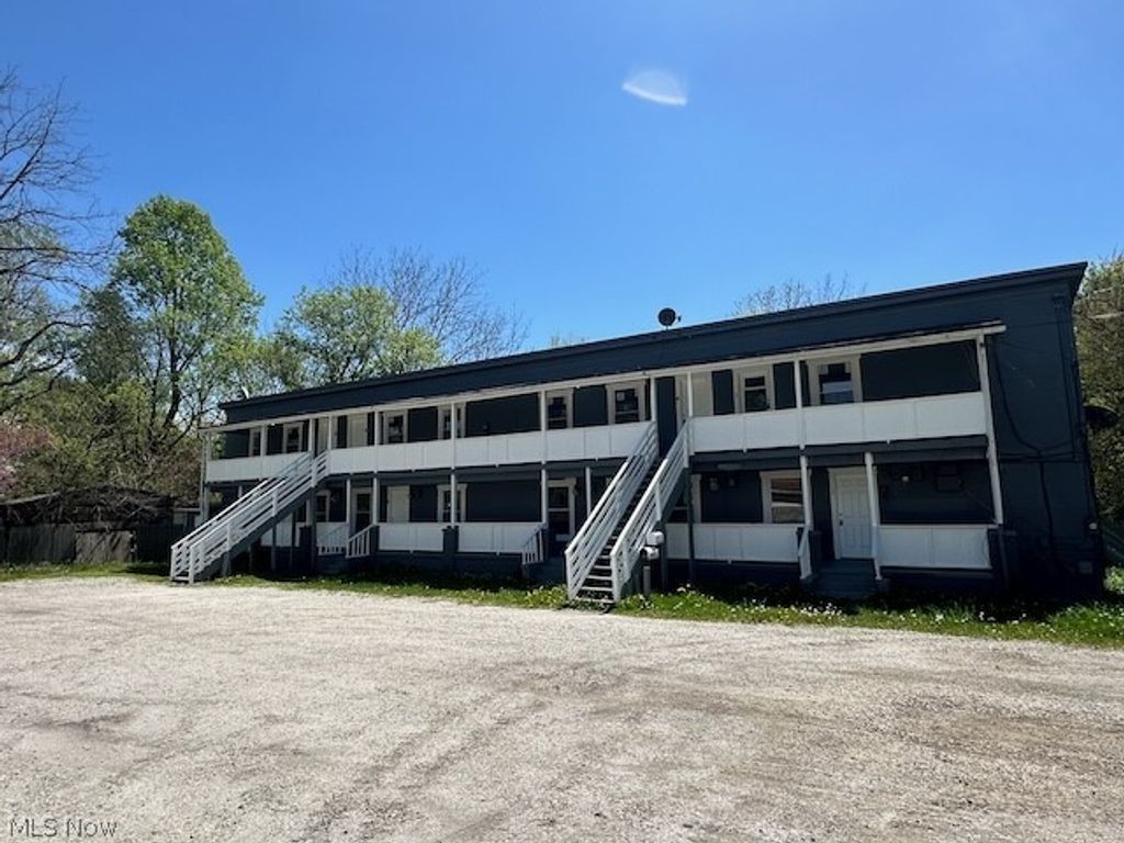 39 25th Street SW, Barberton, OH 44203