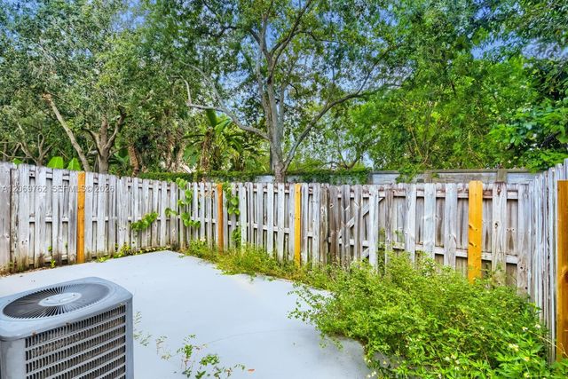 7663 N Southwood, Davie, FL 33328