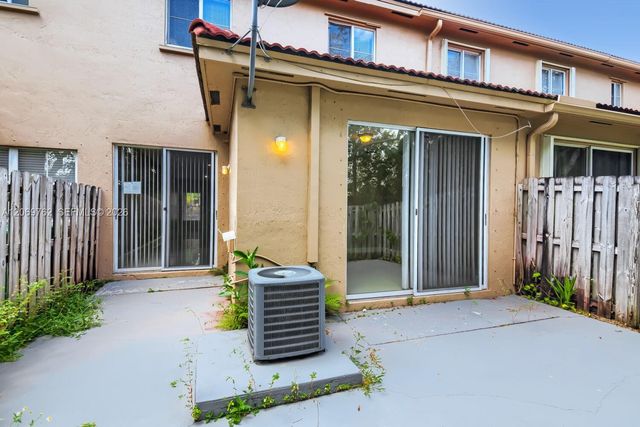7663 N Southwood, Davie, FL 33328
