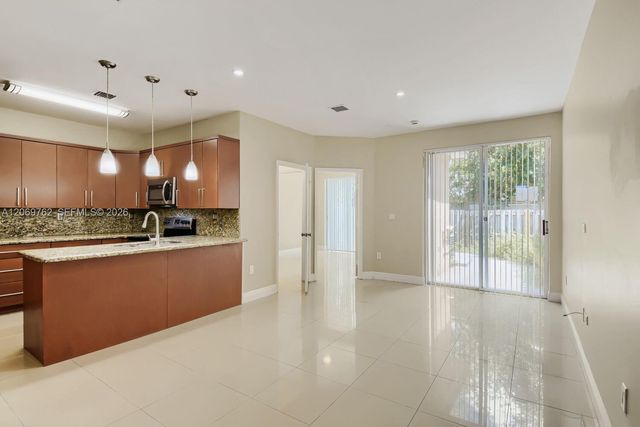 7663 N Southwood, Davie, FL 33328