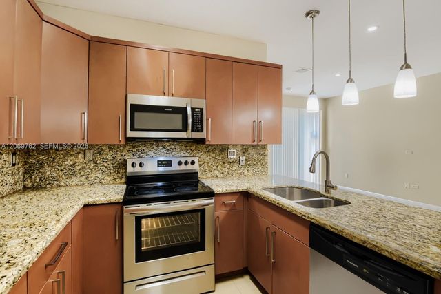 7663 N Southwood, Davie, FL 33328