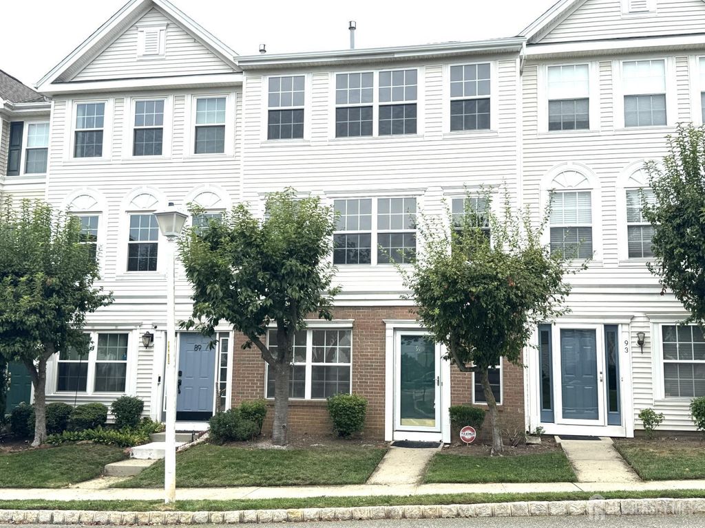91 Giera Court, Sayreville, NJ 08859