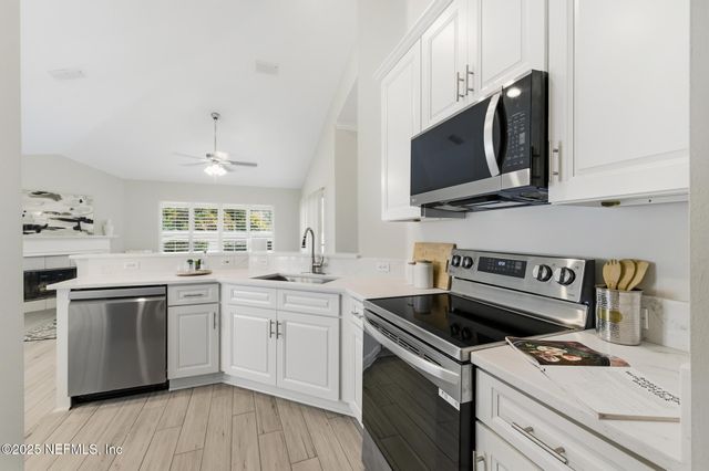 701 LAKE STONE Circle, Ponte Vedra Beach, FL 32082