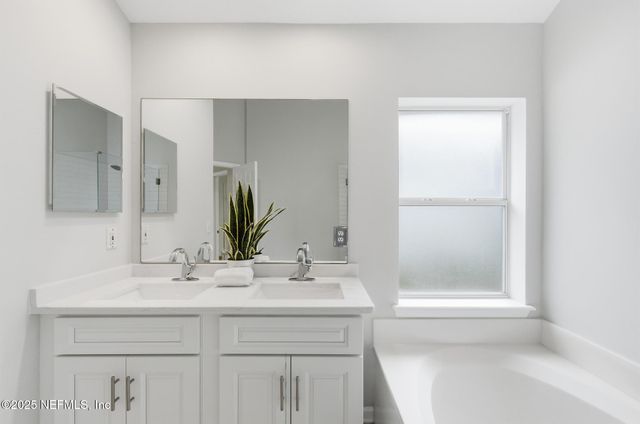 701 LAKE STONE Circle, Ponte Vedra Beach, FL 32082