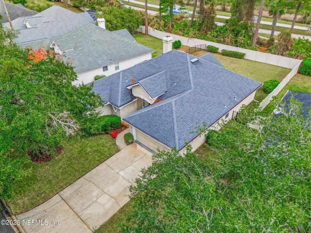 701 LAKE STONE Circle, Ponte Vedra Beach, FL 32082