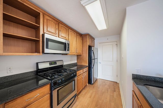 555 Page St 305, Stoughton, MA 02072