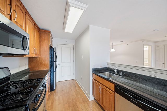 555 Page St 305, Stoughton, MA 02072