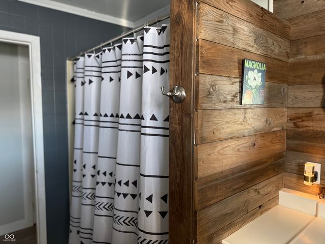 135 W Loretta Drive, Indianapolis, IN 46217