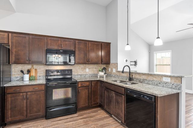 159 Matheson Dr, Clarksville, TN 37043