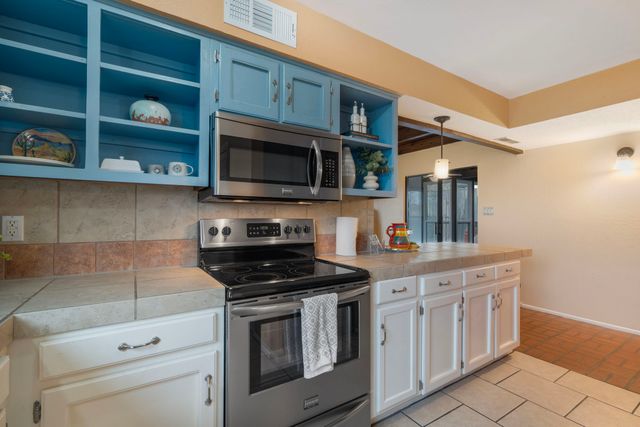 2978 Plaza Azul, Santa Fe, NM 87507