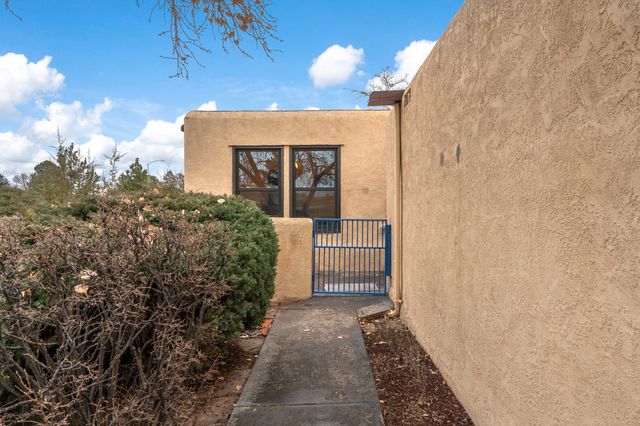 2978 Plaza Azul, Santa Fe, NM 87507