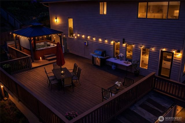 2540 E Phinney Bay Place, Bremerton, WA 98312