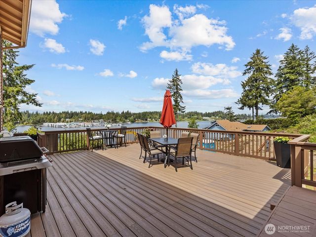 2540 E Phinney Bay Place, Bremerton, WA 98312