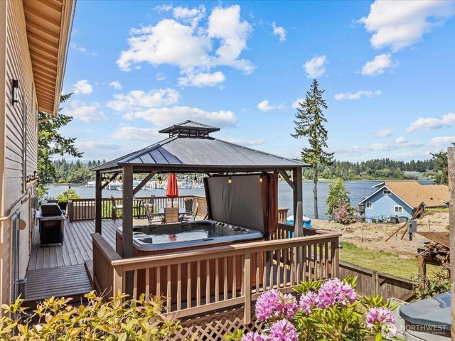 2540 E Phinney Bay Place, Bremerton, WA 98312