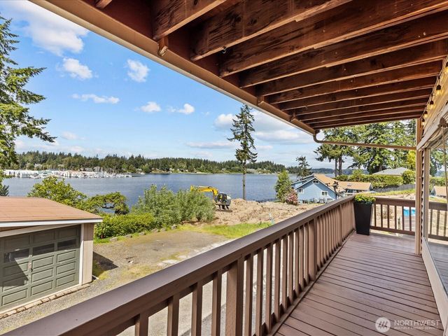 2540 E Phinney Bay Place, Bremerton, WA 98312