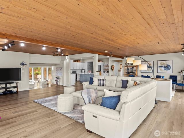 2540 E Phinney Bay Place, Bremerton, WA 98312