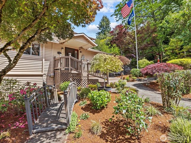 2540 E Phinney Bay Place, Bremerton, WA 98312