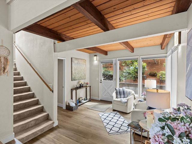 2540 E Phinney Bay Place, Bremerton, WA 98312