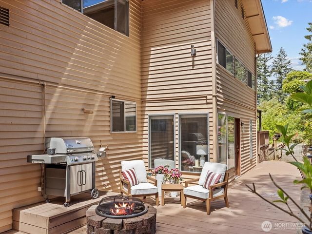 2540 E Phinney Bay Place, Bremerton, WA 98312