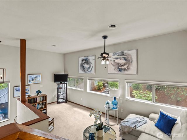 2540 E Phinney Bay Place, Bremerton, WA 98312