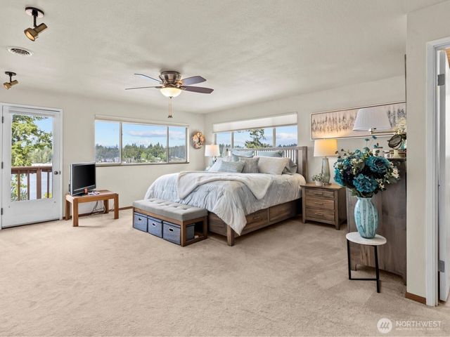 2540 E Phinney Bay Place, Bremerton, WA 98312