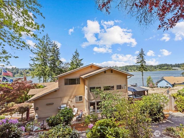 2540 E Phinney Bay Place, Bremerton, WA 98312