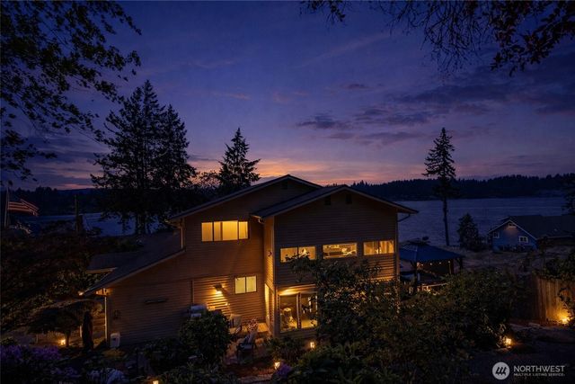 2540 E Phinney Bay Place, Bremerton, WA 98312