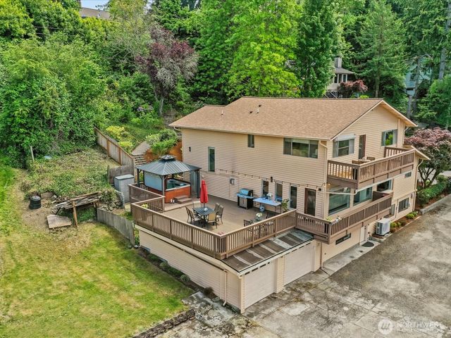 2540 E Phinney Bay Place, Bremerton, WA 98312