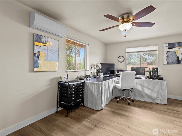 2540 E Phinney Bay Place, Bremerton, WA 98312