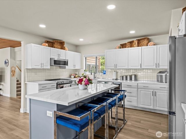 2540 E Phinney Bay Place, Bremerton, WA 98312