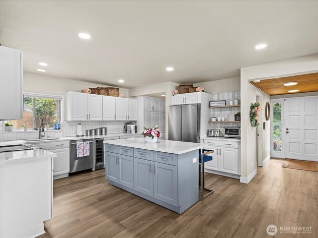 2540 E Phinney Bay Place, Bremerton, WA 98312