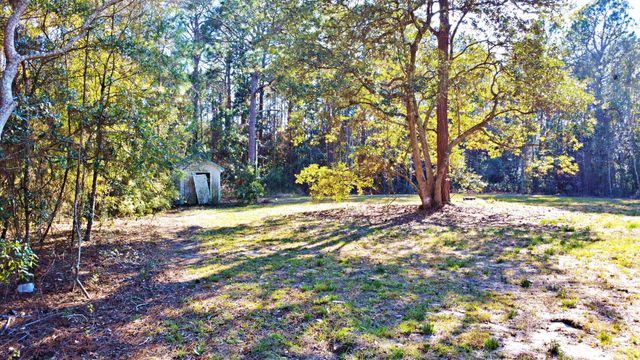 9013 Larker Woods Drive, Navarre, FL 32566