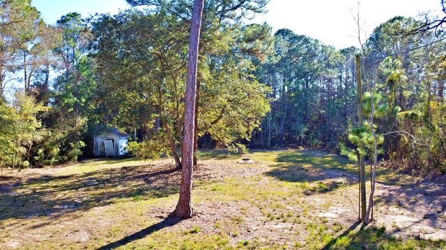 9013 Larker Woods Drive, Navarre, FL 32566