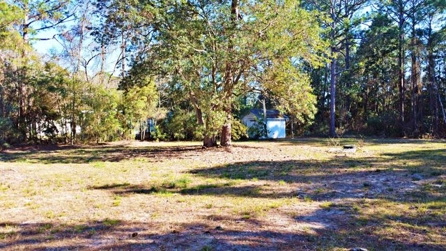 9013 Larker Woods Drive, Navarre, FL 32566