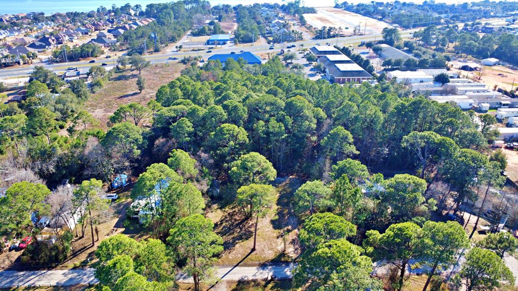 9013 Larker Woods Drive, Navarre, FL 32566