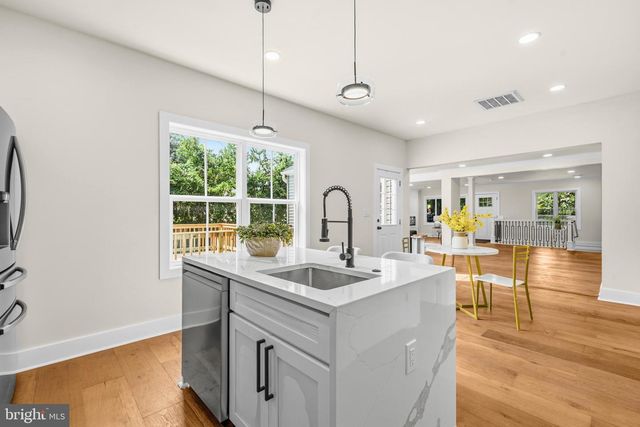 703 NORTHWEST DR, Silver Spring, MD 20901