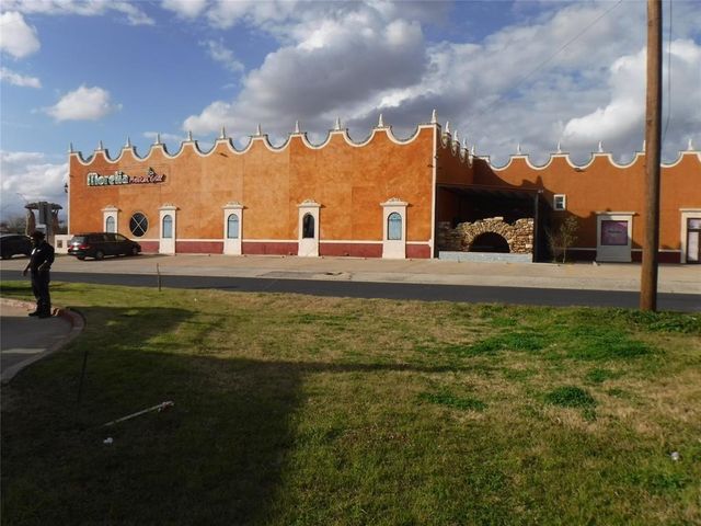 411 W Hwy 290 ST, Elgin, TX 78621