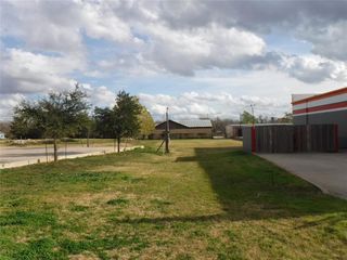 411 W Hwy 290 ST, Elgin, TX 78621