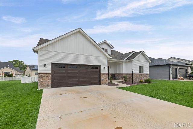 7112 Richmond Drive, Glen Carbon, IL 62034