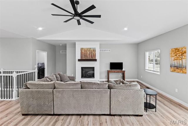 7112 Richmond Drive, Glen Carbon, IL 62034