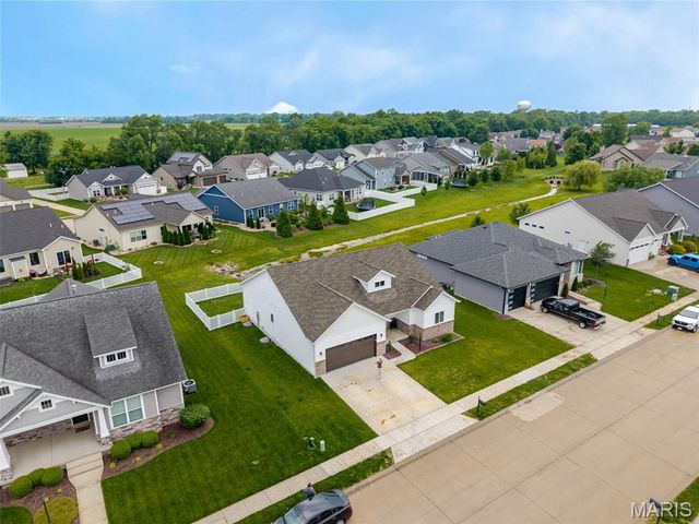 7112 Richmond Drive, Glen Carbon, IL 62034