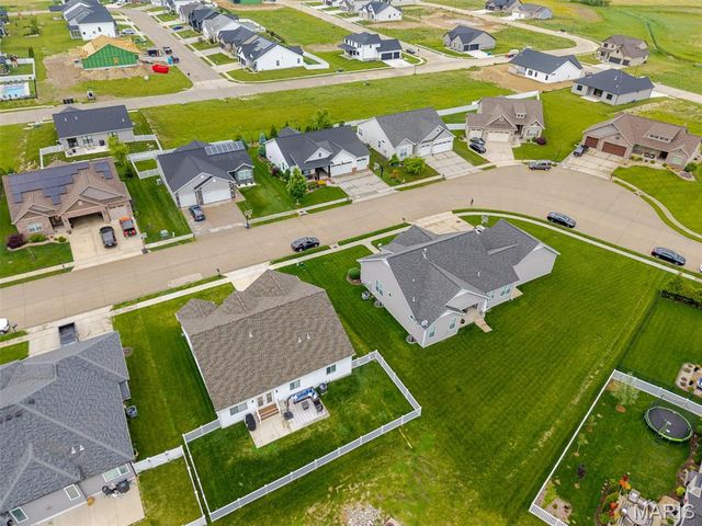7112 Richmond Drive, Glen Carbon, IL 62034