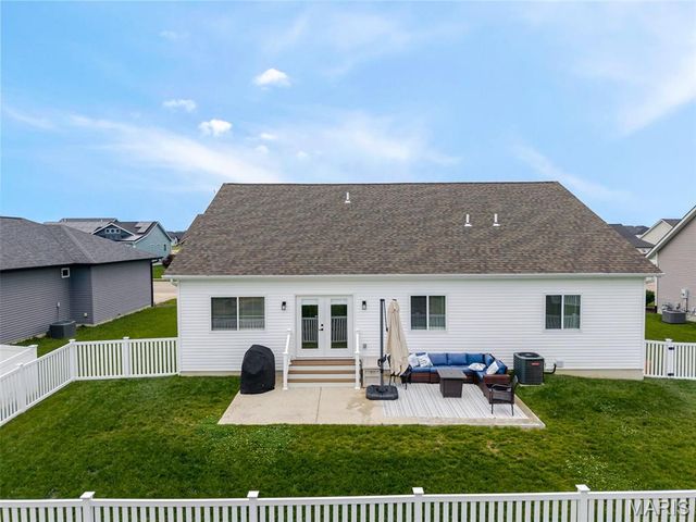 7112 Richmond Drive, Glen Carbon, IL 62034