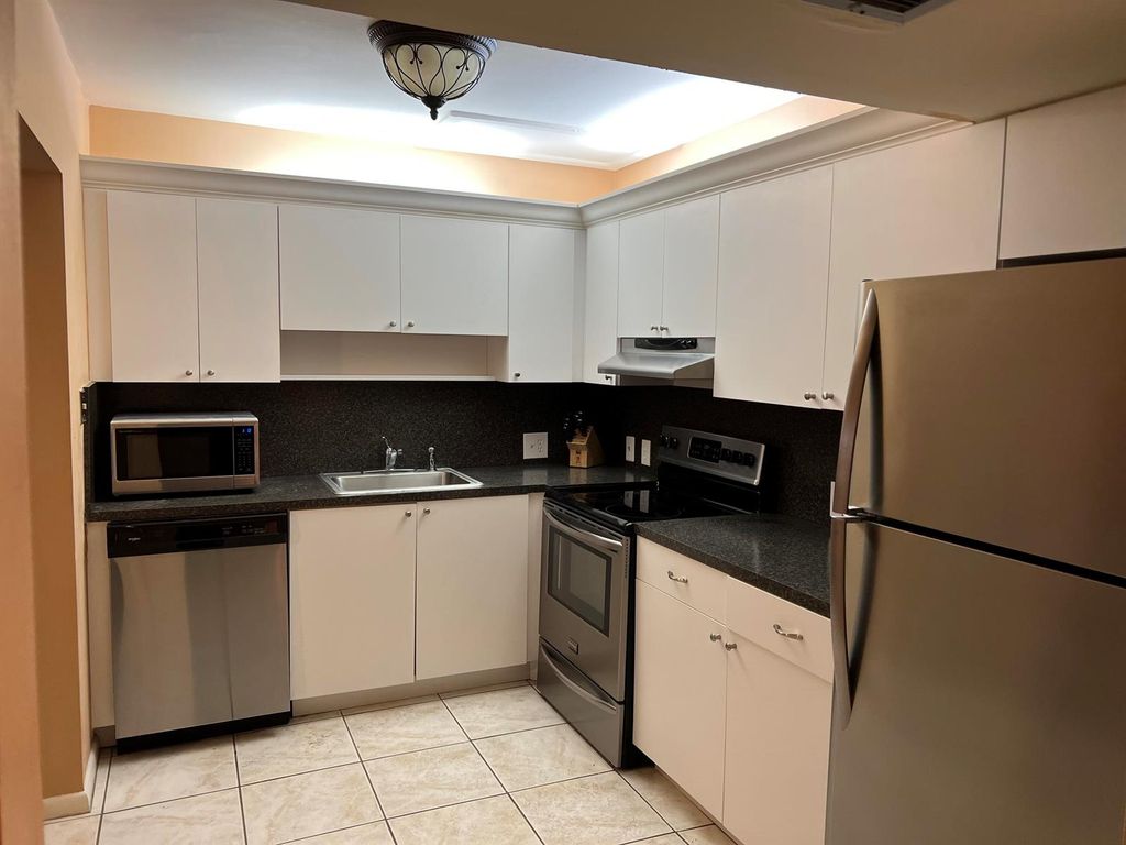 203 Suffolk E, Boca Raton, FL 33434