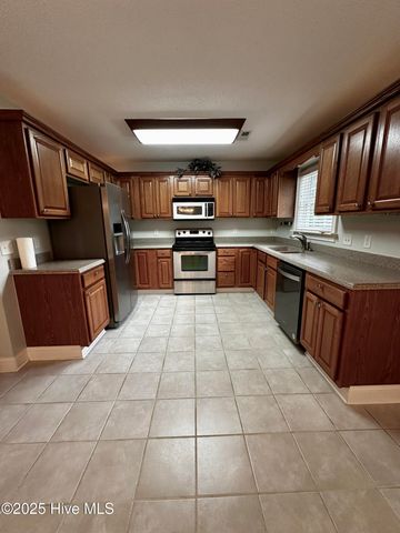 9155 Oak Ridge Plantation Drive SW, Calabash, NC 28467